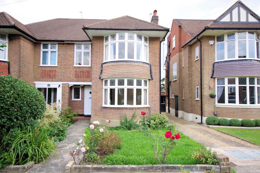 LYNTON MEAD, WHETSTONE, N20 3 bed semidetached house £1,950 pcm (£