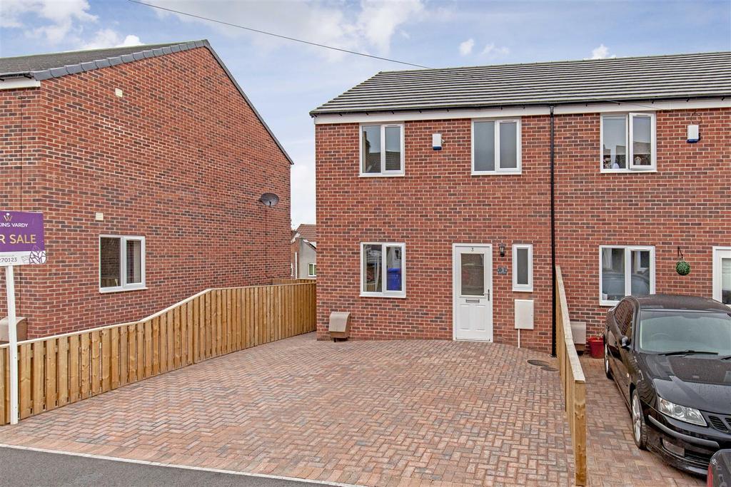 Heywood Street, Brimington, Chesterfield 3 bed semidetached house £