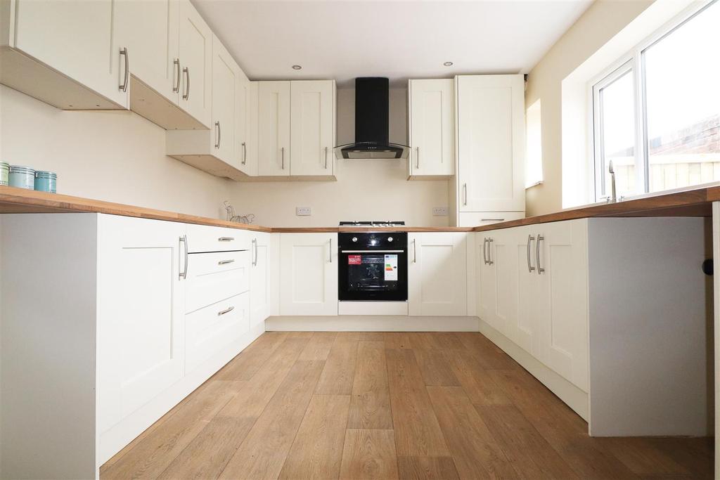 Moorfield Square, Bolsover, Chesterfield 3 bed terraced house £119,950