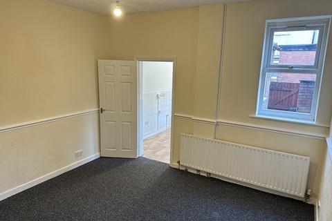 2 bedroom terraced house to rent, Maybury Street, Abbey Hey