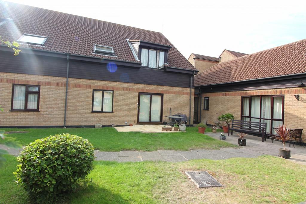 Meadow Court Links Road, Gorleston, NR31 1 bed apartment £60,000