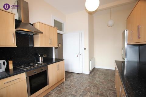 2 bedroom flat to rent, Lochrin Buildings, Tollcross, Edinburgh, EH3