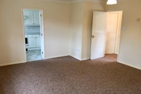 2 bedroom flat to rent, Victoria Road, Horley