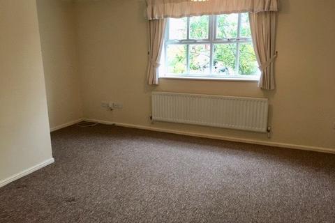 2 bedroom flat to rent, Victoria Road, Horley