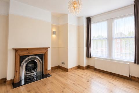 5 bedroom terraced house to rent, Larch Road, Cricklewood, NW2