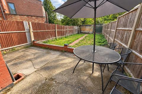 5 bedroom terraced house to rent, Larch Road, Cricklewood, NW2