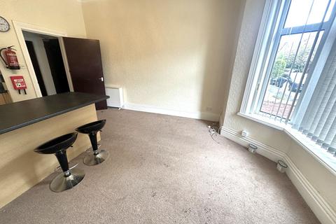 1 bedroom ground floor flat to rent, Park Road, St Annes, FY8