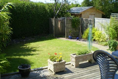 2 bedroom detached bungalow to rent, Whitecliff, Poole