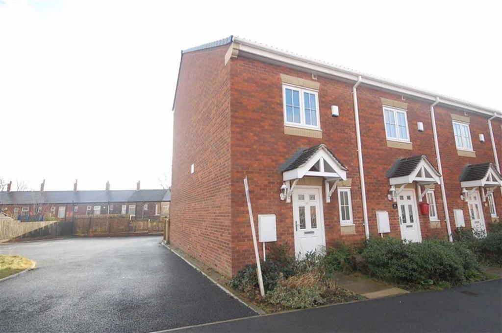 Spring Place Gardens, Mirfield, WF14 3 bed townhouse £650 pcm (£150 pw)