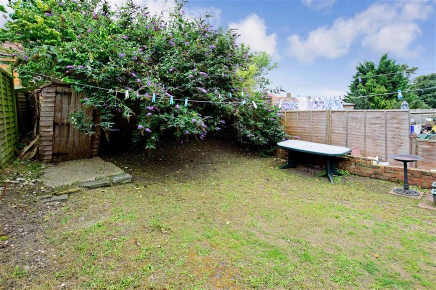 Cowley Drive, Woodingdean, Brighton, East Sussex 2 bed terraced house