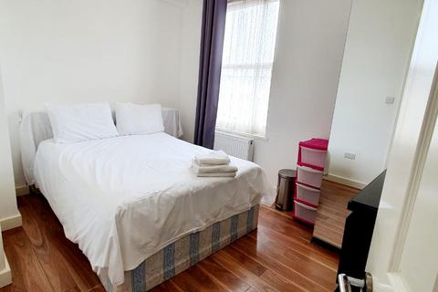 2 bedroom apartment to rent, Wood Lane, London  W12