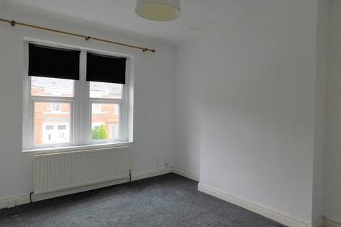 2 bedroom flat to rent, Rodsley Avenue, Gateshead