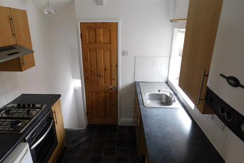 2 bedroom flat to rent, Rodsley Avenue, Gateshead