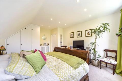 2 bedroom apartment for sale, Avenue Crescent, London, W3