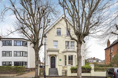 2 bedroom apartment for sale, Avenue Crescent, London, W3