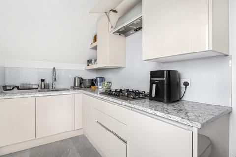 2 bedroom apartment for sale, Avenue Crescent, London, W3