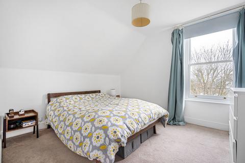 2 bedroom apartment for sale, Avenue Crescent, London, W3