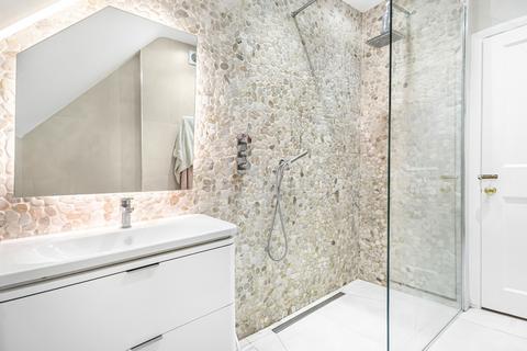 2 bedroom apartment for sale, Avenue Crescent, London, W3