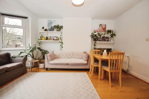 2 bedroom apartment to rent, Gracefield Gardens, London, SW16