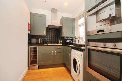 2 bedroom apartment to rent, Gracefield Gardens, London, SW16