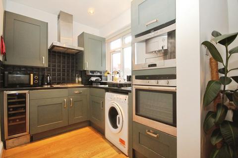 2 bedroom apartment to rent, Gracefield Gardens, London, SW16