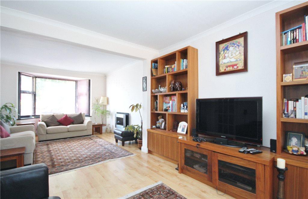 Gresham Road, Hounslow, TW3 4 bed semidetached house £1,995 pcm (£