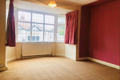 3 bedroom terraced house to rent, Oakleafe Gardens IG6