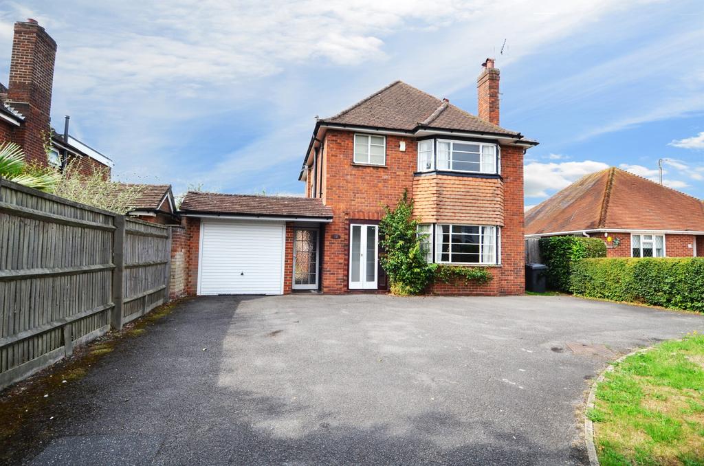 Chapman Lane, Flackwell Heath, HP10 3 bed detached house £600,000