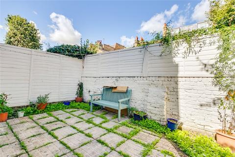 2 bedroom flat to rent, Vera Road, London