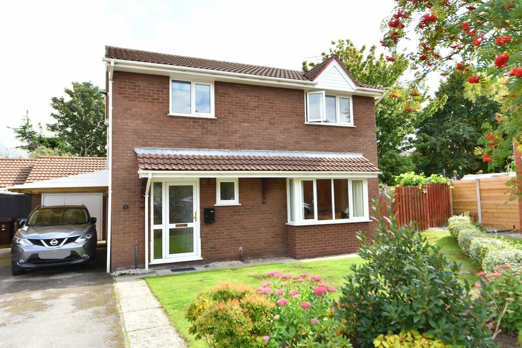 Pine Avenue, Ormskirk 3 bed detached house £215,000