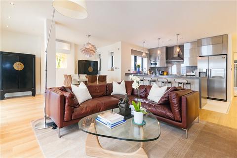 3 bedroom penthouse to rent, North Mews, London, WC1N