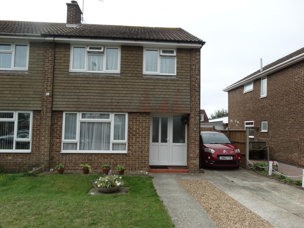 Bursledon Close, Felpham 3 bed semidetached house £1,100 pcm (£254 pw)