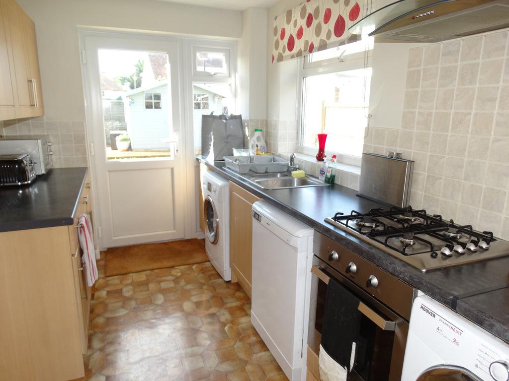 Bursledon Close, Felpham 3 bed semidetached house £1,100 pcm (£254 pw)