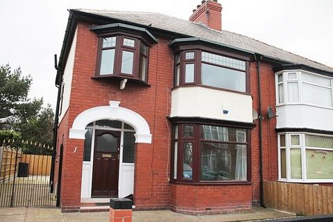 3 bedroom semi-detached house to rent - Strathmore Avenue, HU6