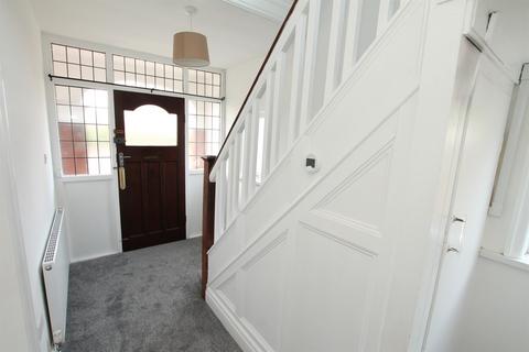 3 bedroom semi-detached house to rent, Strathmore Avenue, HU6