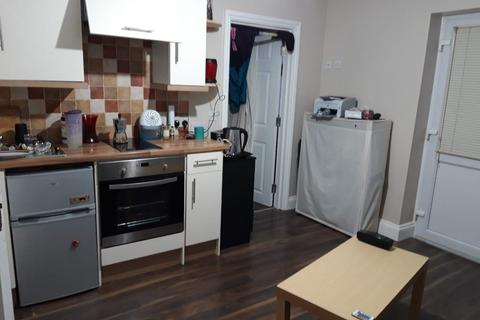 Studio to rent, Seaford Road, West Ealing, W13