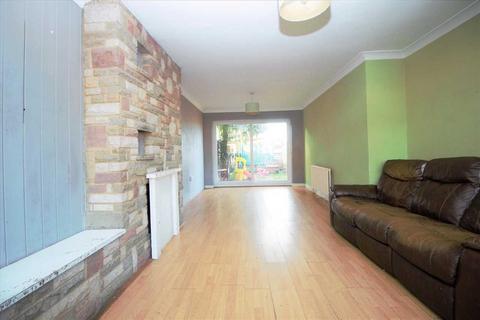 3 bedroom semi-detached house to rent, Cornwell Close, Hornchurch