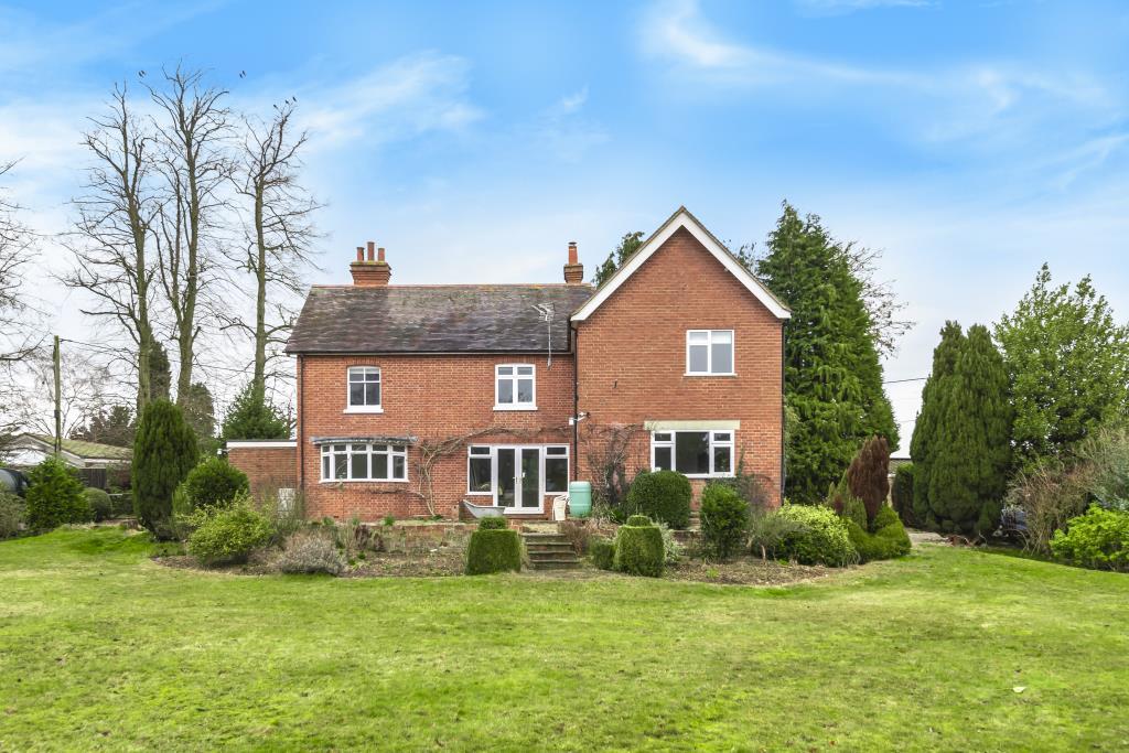 Brimpton, Berkshire, RG7 4 bed detached house £2,100 pcm (£485 pw)