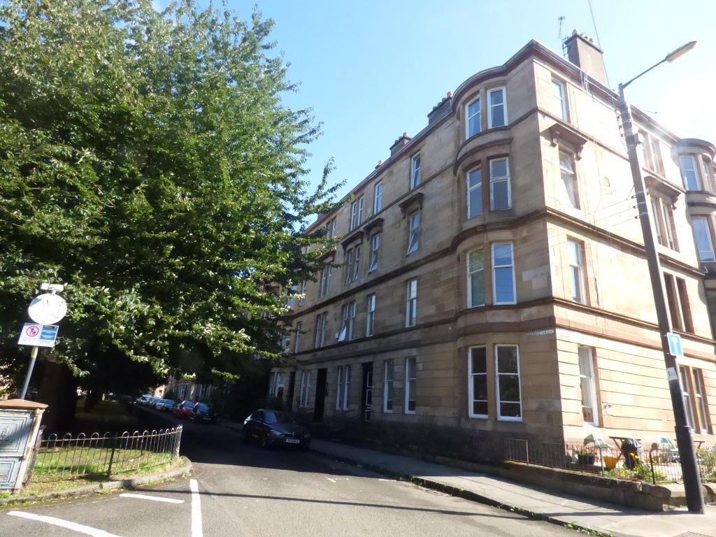 Barrington Drive, Kelvinbridge, Glasgow, G49DS 3 bed flat £1,295 pcm