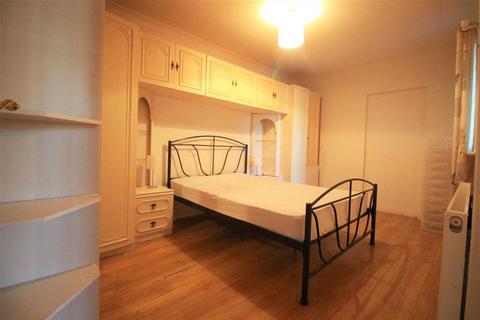 2 bedroom apartment to rent, Essex Gardens, Hornchurch