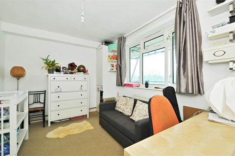 2 bedroom maisonette to rent, Clarkson Street, London, E2