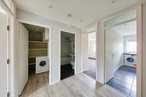 1 bedroom flat to rent, Freeman Road, Morden, SM4 6AR