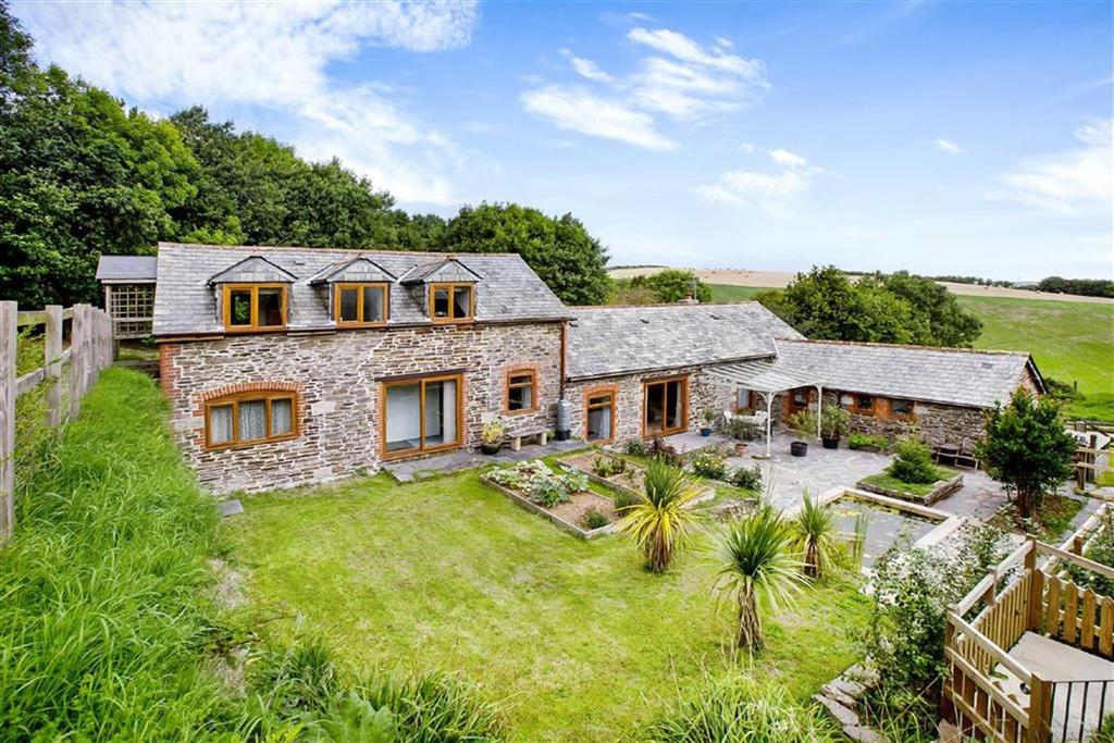 Widegates, Looe, Cornwall, PL13 6 bed detached house £675,000
