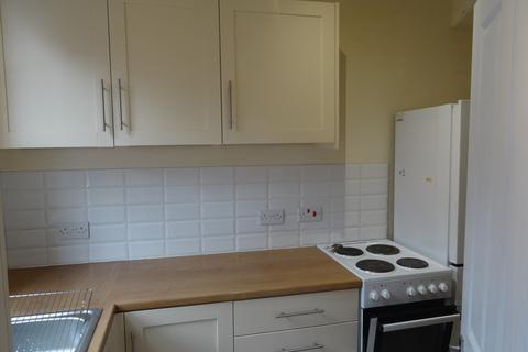 2 bedroom terraced house to rent, Clark Crescent, Leeds LS9