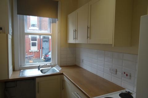2 bedroom terraced house to rent, Clark Crescent, Leeds LS9