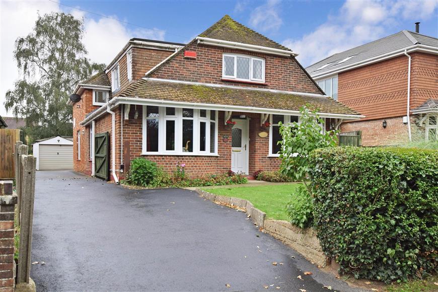 Sandyhurst Lane, Ashford, Kent 5 bed detached house £560,000