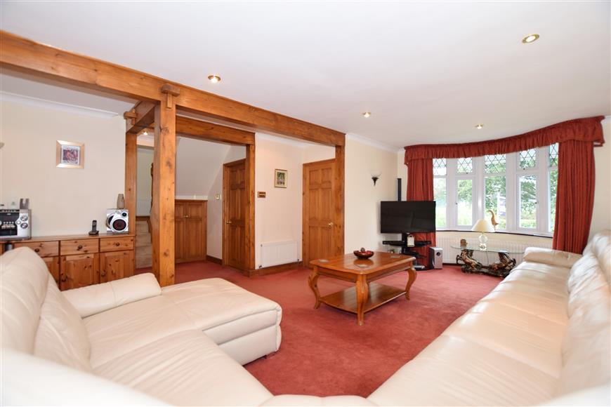 Sandyhurst Lane, Ashford, Kent 5 bed detached house £560,000