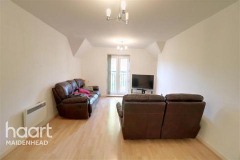 2 bedroom flat to rent, BURNHAM