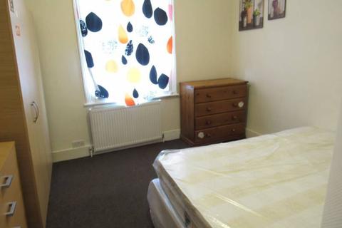 5 bedroom house share to rent - St Margaret's Avenue N15