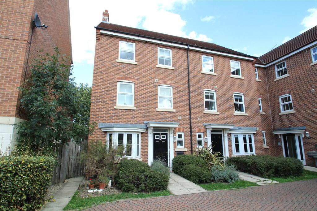 Conisborough Way, Hemsworth, Pontefract, WF9 4 bed townhouse £800 pcm
